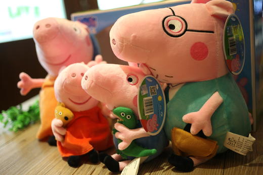 米朵礼物｜正版小猪佩奇玩具毛绒公仔一家四口礼盒装（天猫价210元） 商品图2