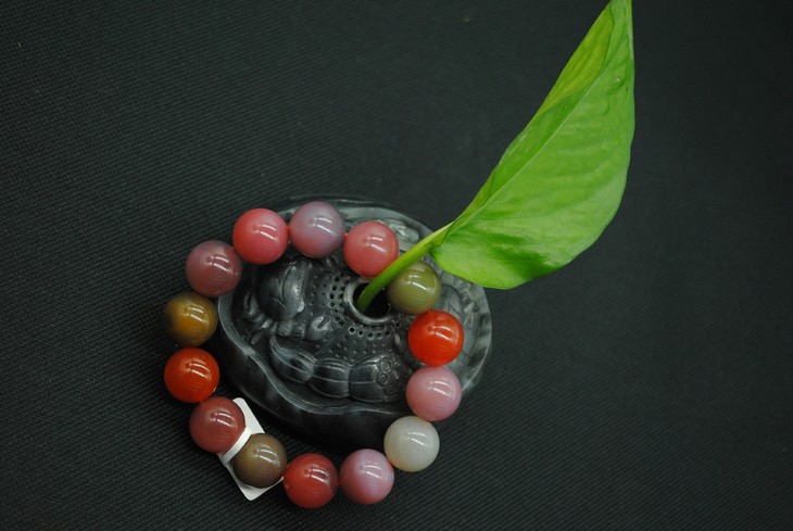 单珠手串凉山盐源五彩玛瑙,直径14,重量60.