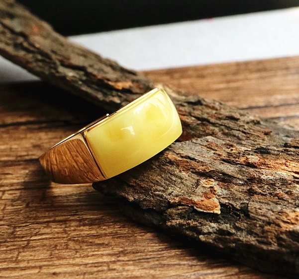 18k金镶嵌宝石蜜蜡男戒8*16