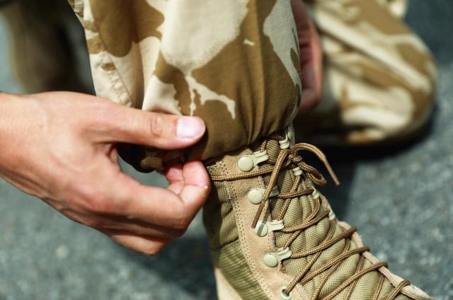 oem     尺寸 : 静默长度20cm,拉伸长度40cm 适用范围 : 裤腿绑绳