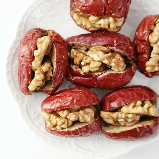新疆和田骏枣夹核桃