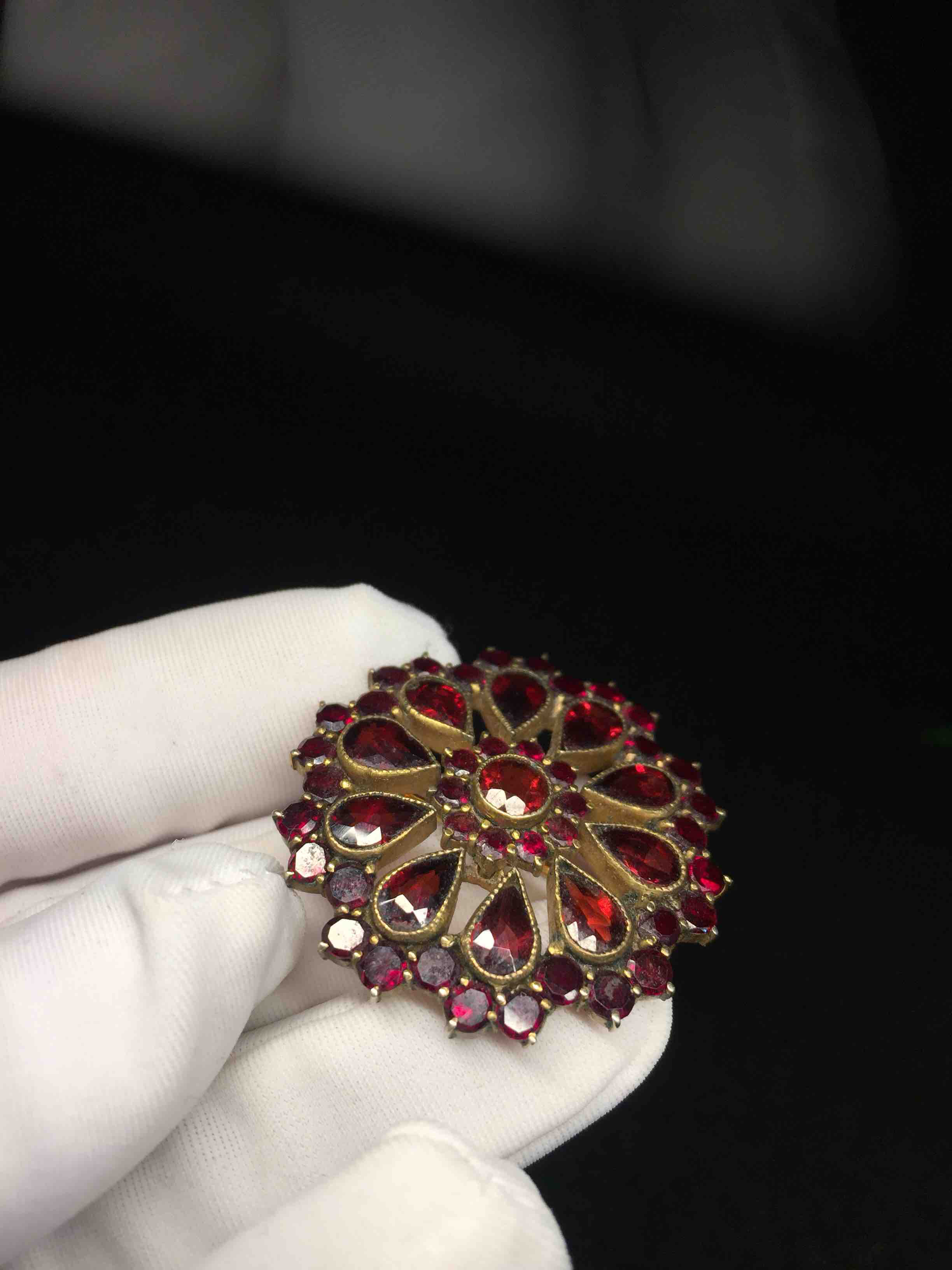欧洲回流古董k金镶嵌石榴石胸针 - 御臻蓝珠宝
