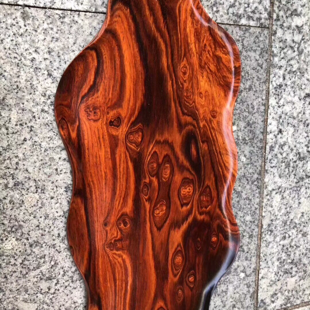 精品大红酸枝瓜果盘,纹理漂亮,各具风格,长34宽15左右,一图一物你喜欢