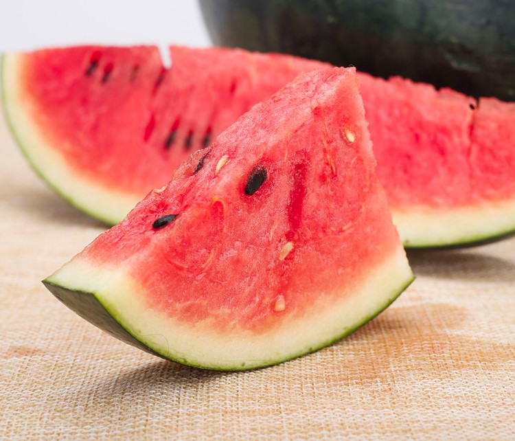 越南黑美人西瓜一个装,5人成团:28元