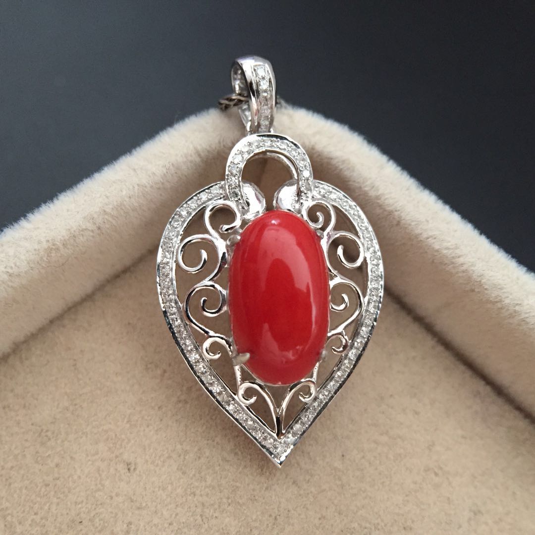 【43777】18k白金伴钻镶嵌阿卡珊瑚吊坠