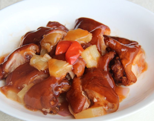 红烧猪脚蛋包饭