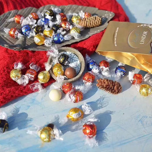 Lindor瑞士莲软心巧克力——拥有各种美妙口味牛奶软心巧克力，又是一款细致的巧克力外壳和幼滑软心绝妙融合的典范 商品图2