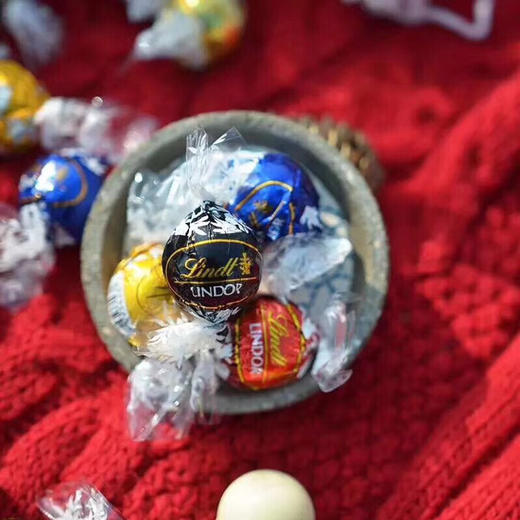 Lindor瑞士莲软心巧克力——拥有各种美妙口味牛奶软心巧克力，又是一款细致的巧克力外壳和幼滑软心绝妙融合的典范 商品图4