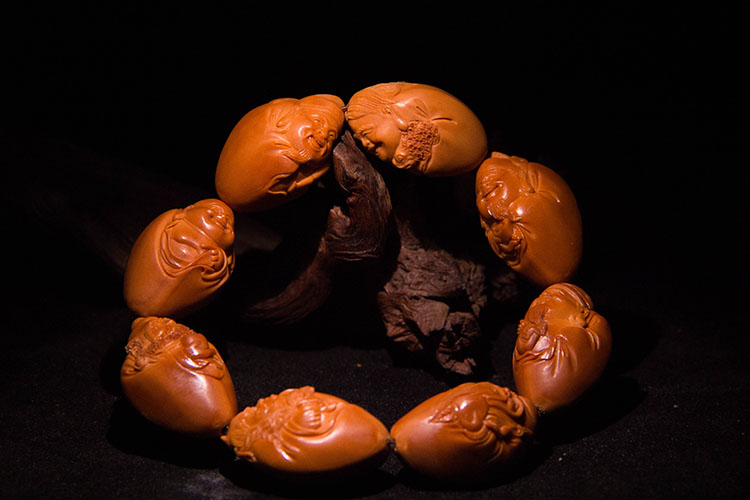 核雕《八星高照》