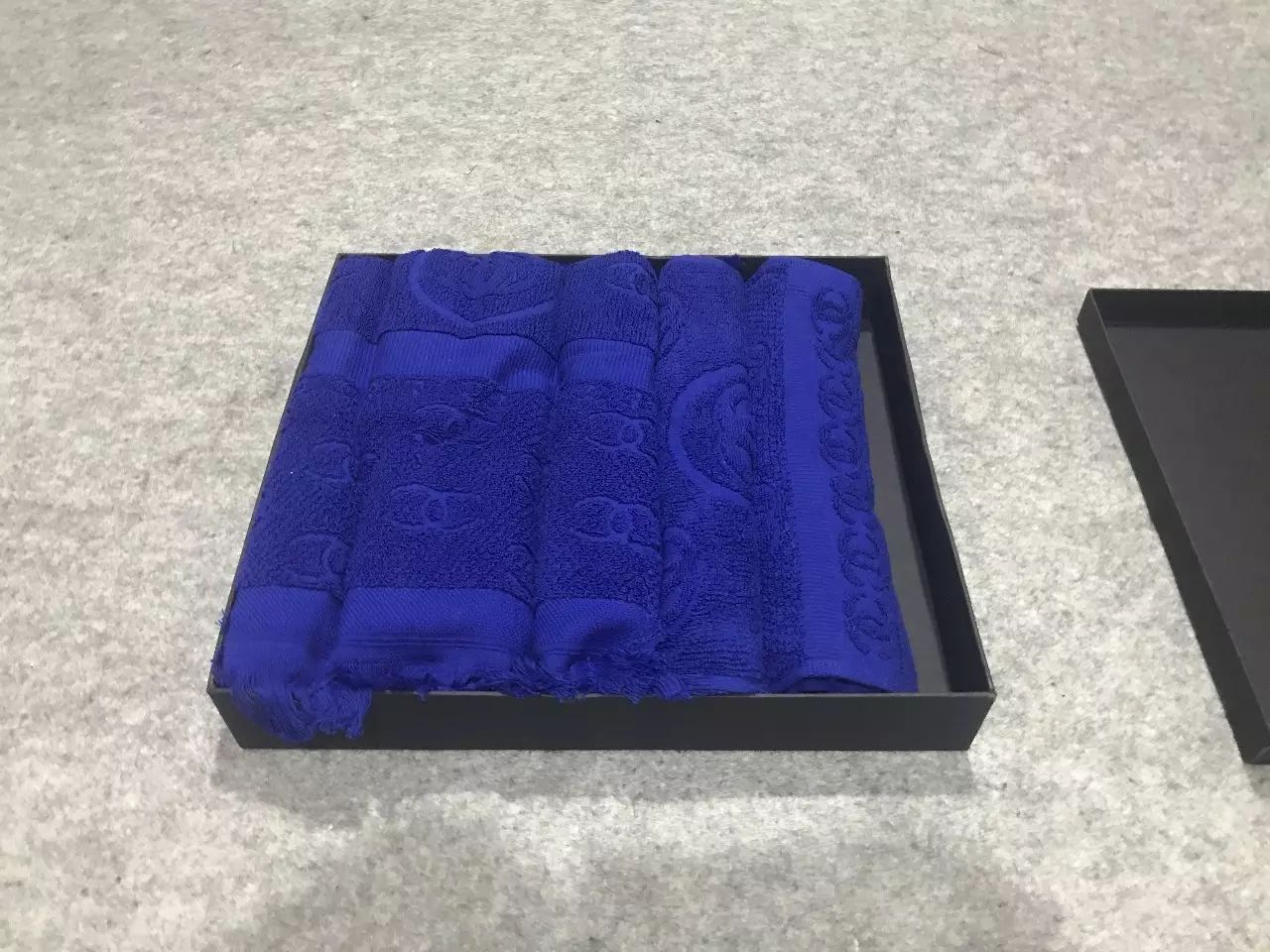 香奈儿浴巾三件套 居家旅行必备面料采用埃及棉 走线工整,做工精致!