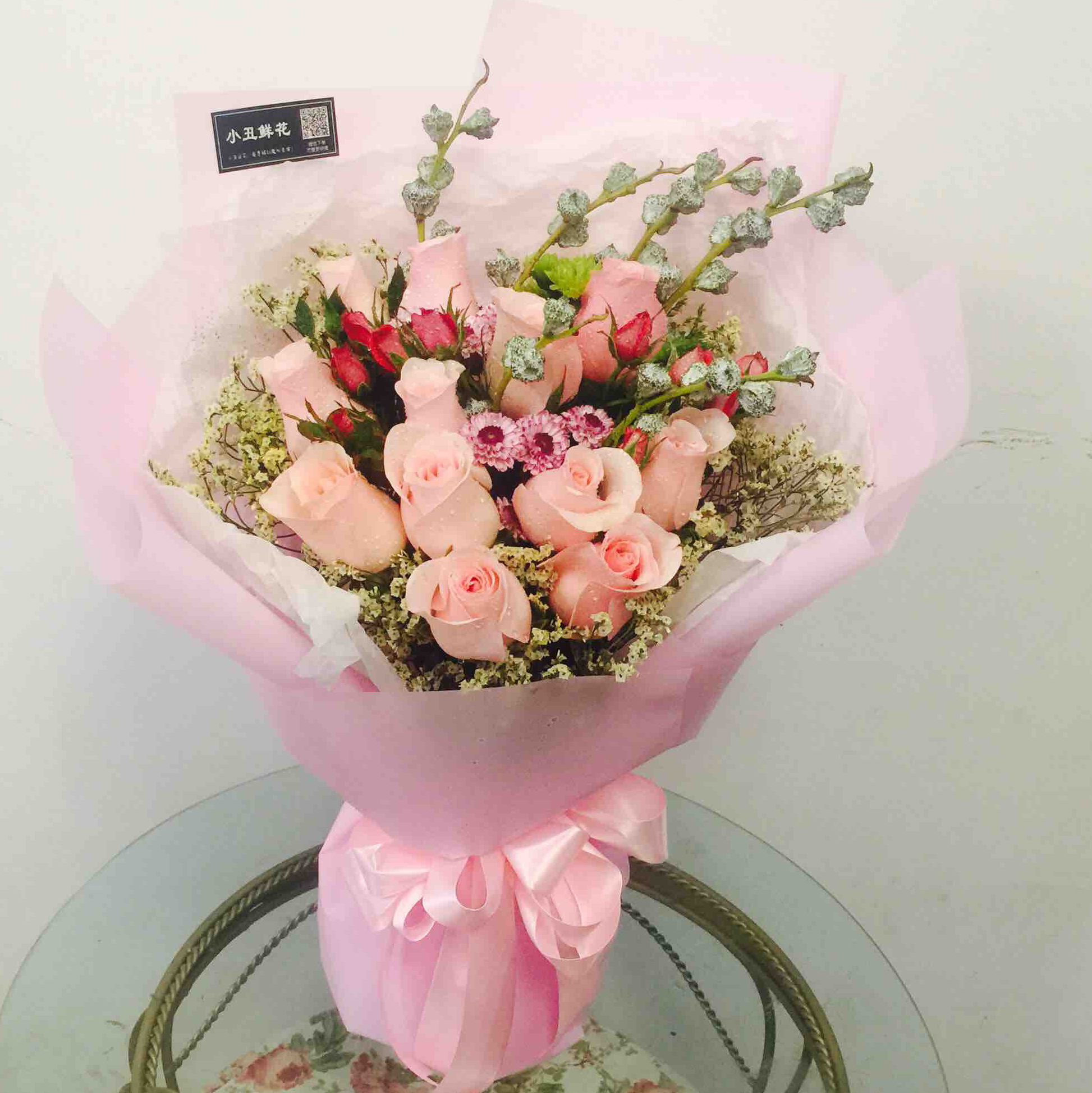 【粉蜜】粉佳人12只,蔷薇/粉纽扣/尤加利果/水晶草等搭配.