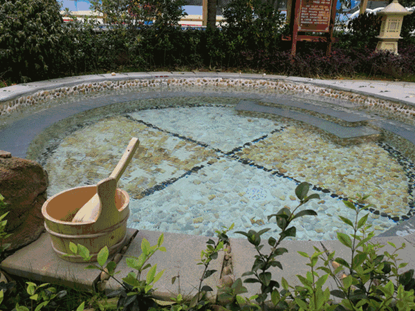 地址:铜仁市碧江区锦江北路21号 锦江温泉宾馆 锦江温泉宾馆是集温泉