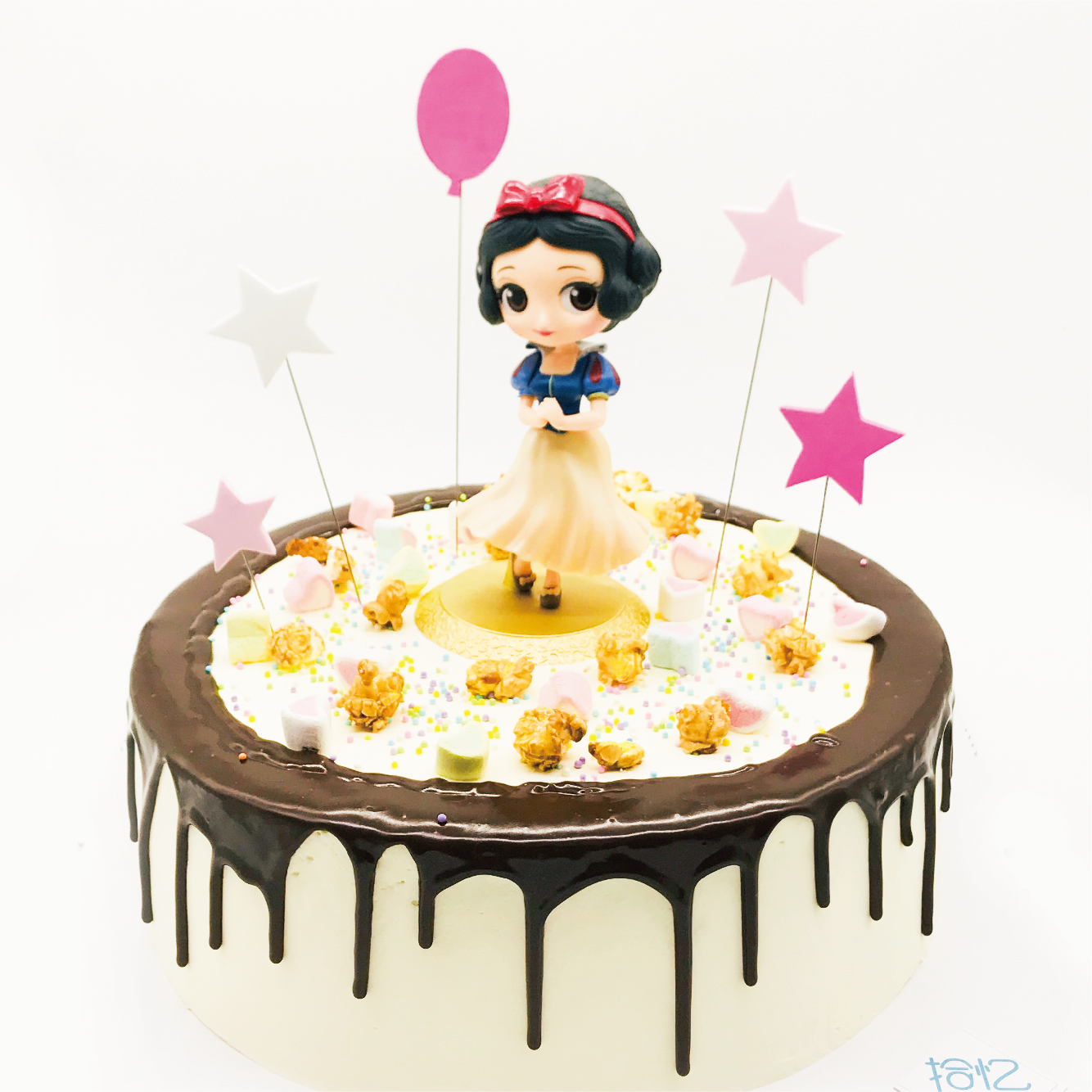 Helena's Kitchen: 白雪公主蛋糕 （Snow White Birthday Cake）