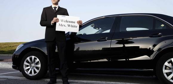 新疆旅游乌鲁木齐地窝堡机场接机送机 酒店接送机