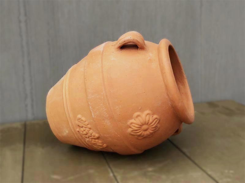 双耳雕花红色陶土罐