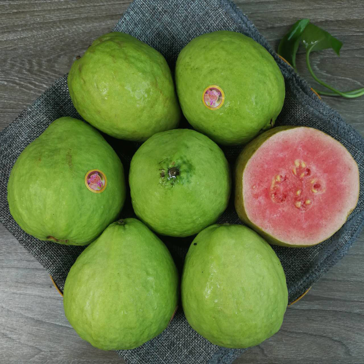 台湾红心芭乐(台湾特产,果肉呈现粉红色,看上去清新养眼,还藏着一颗"