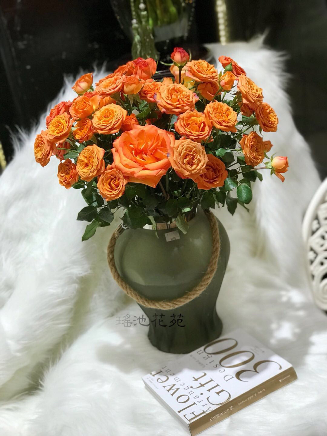 瓶插花(橙色多头玫瑰)