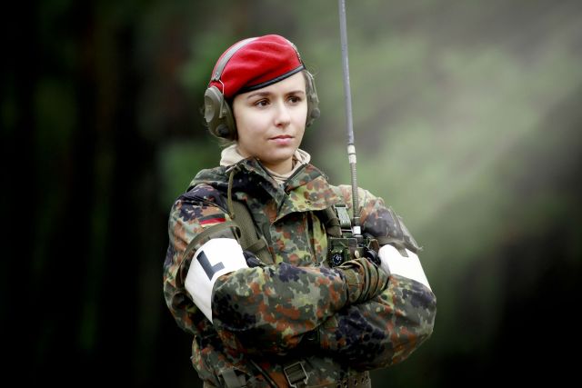 德国联邦国防军女兵图片