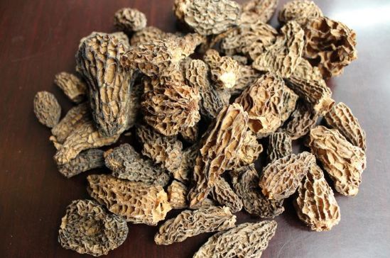 其实有以下几个原因 羊肚菌有菌类的共性,既可以新鲜售