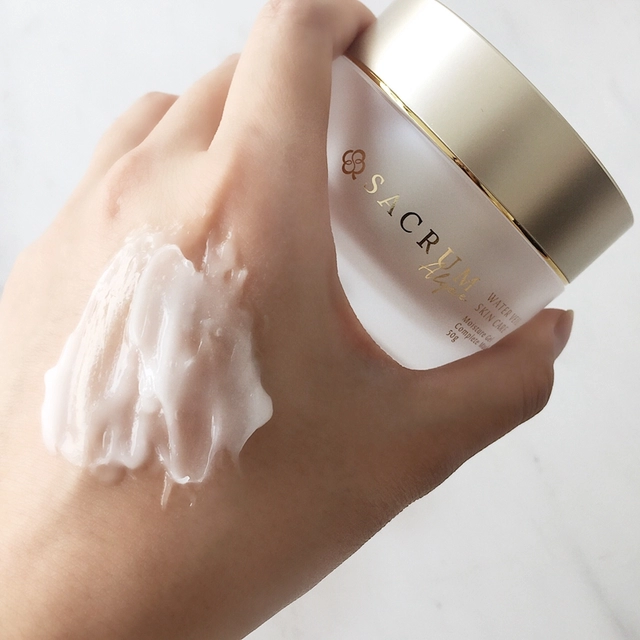 圣珂兰保湿精华啫喱(多效面霜,一瓶解决肌肤问题)