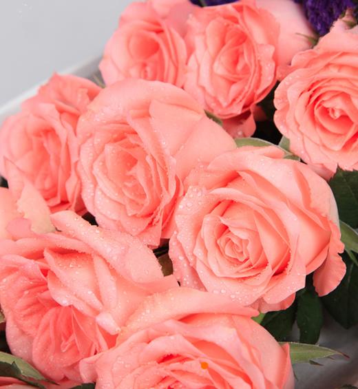 窈窕淑女----戴安娜粉玫瑰11枝，勿忘我适量 素染纸-浅灰2张，雪梨纸0.5张，银灰色logo缎带1米，魔力铁山灰盒(1450) 商品图2