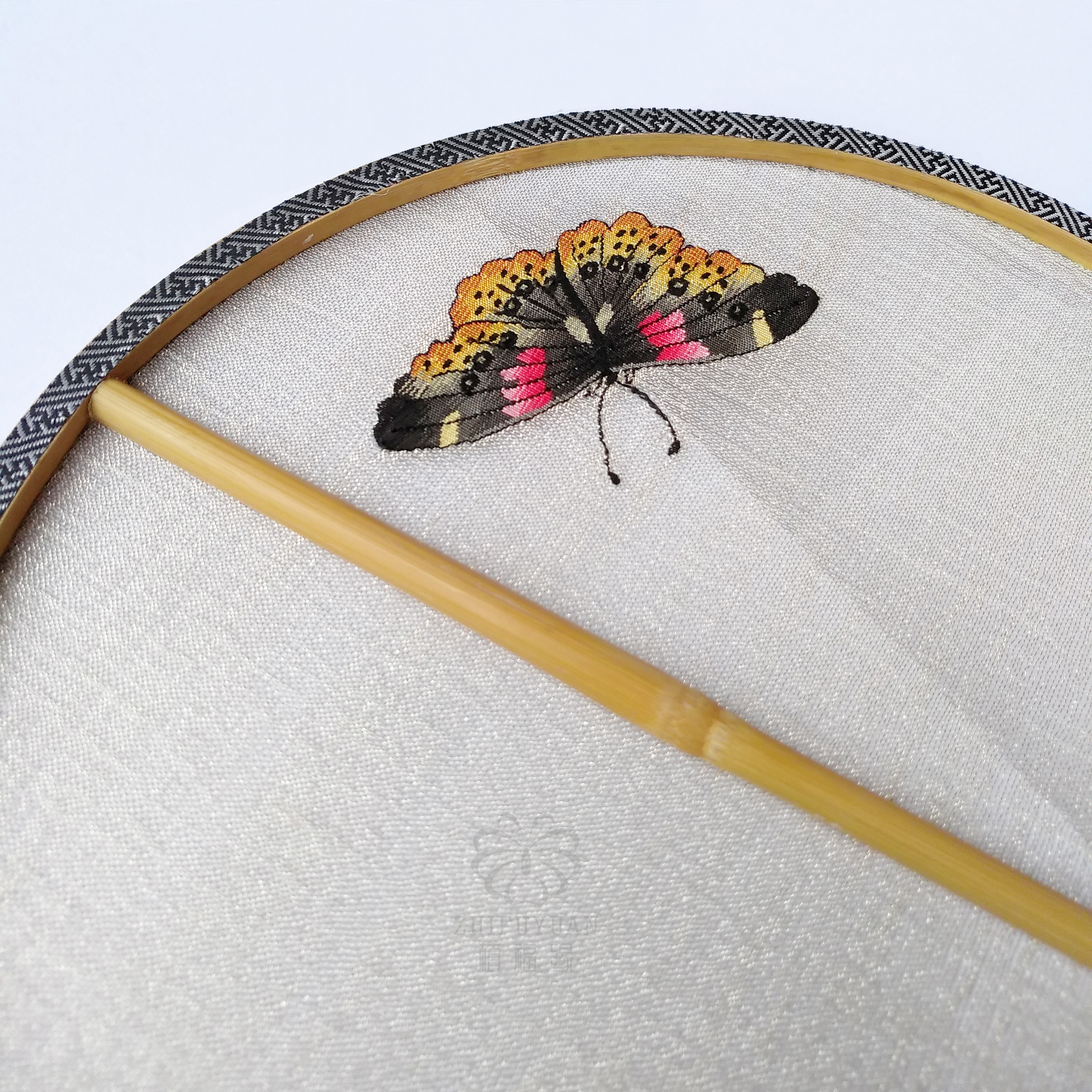 【理达私享】"蝶舞春风" 缂丝团扇