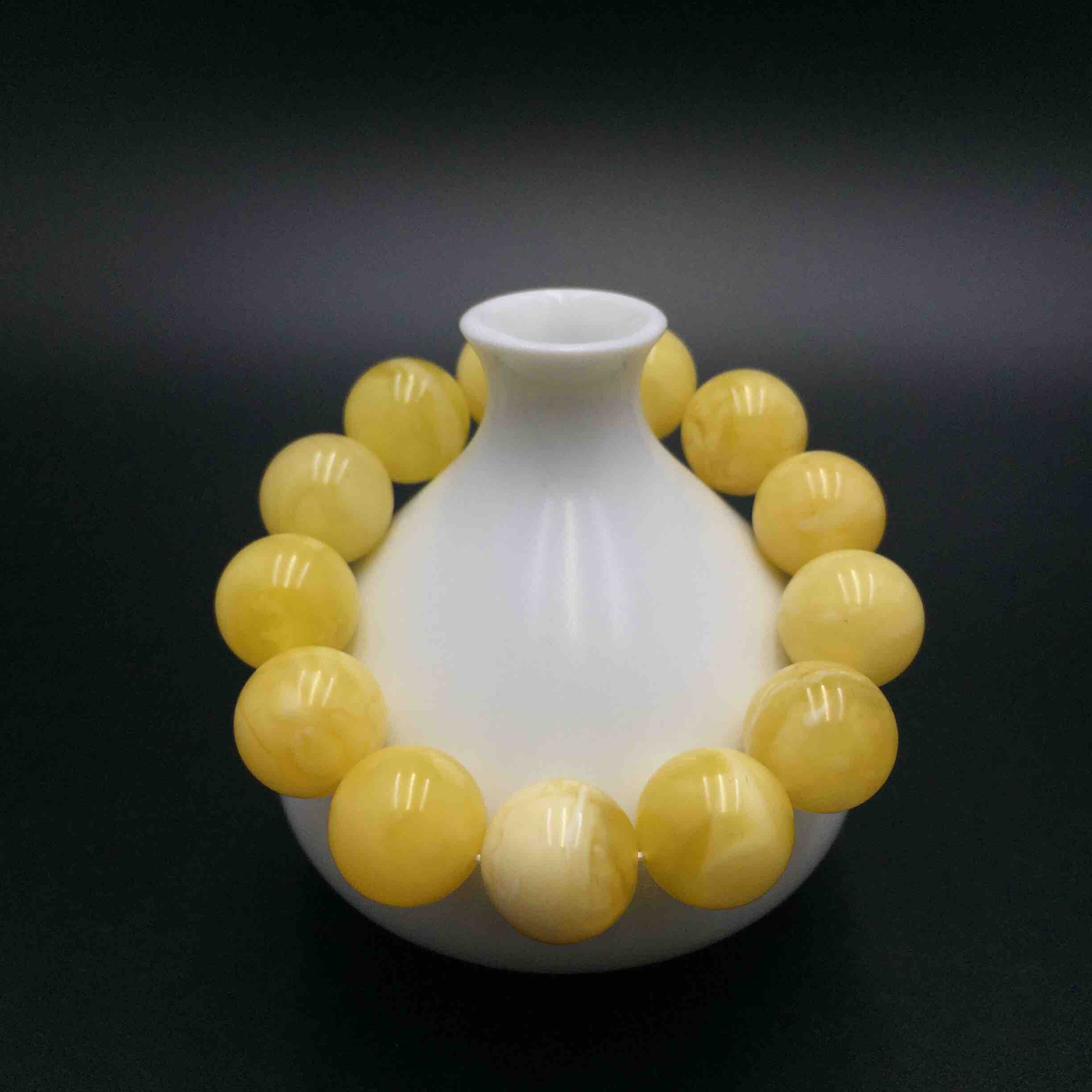 15mm俄料白花蜡圆珠手串23.78g