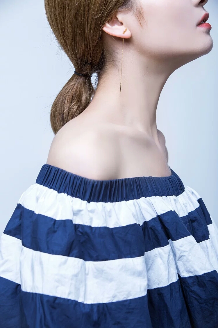 礼品精选周大福17916系列方形22k 金耳钉耳线(单只)