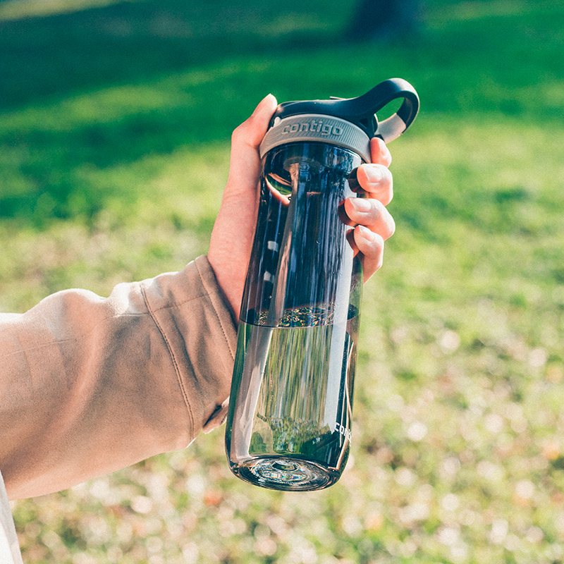 吴亦凡用的contigo水杯 单手就能开关喝水 怎么放都不漏 母婴放心用