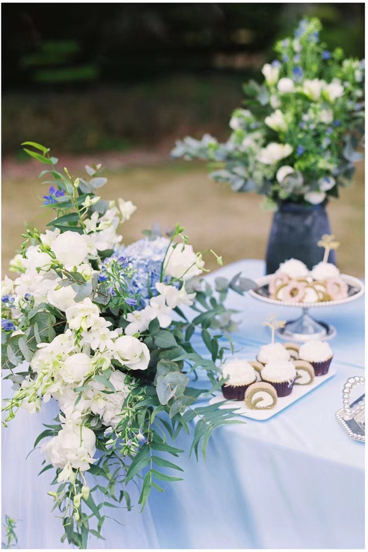 蓝白森系清新风甜品桌