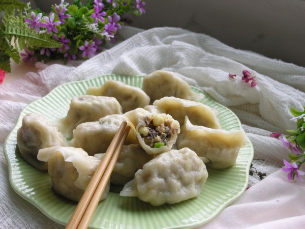 猪肉白菜香菇(ky老马 东北手工水饺)小10元 中12元 大16元一份