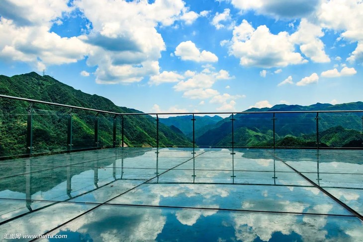 22【玉屏山玻璃栈道 柳江古镇】四川最长玻璃栈道,脚下千米悬崖,玩的