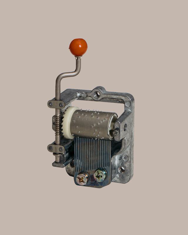 产地:日本 品相:良好,无裂损无磕碰,正常的岁月痕迹 这款日本产音乐盒