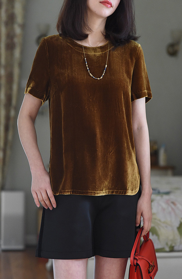 金色丝绒雅致圆领上衣