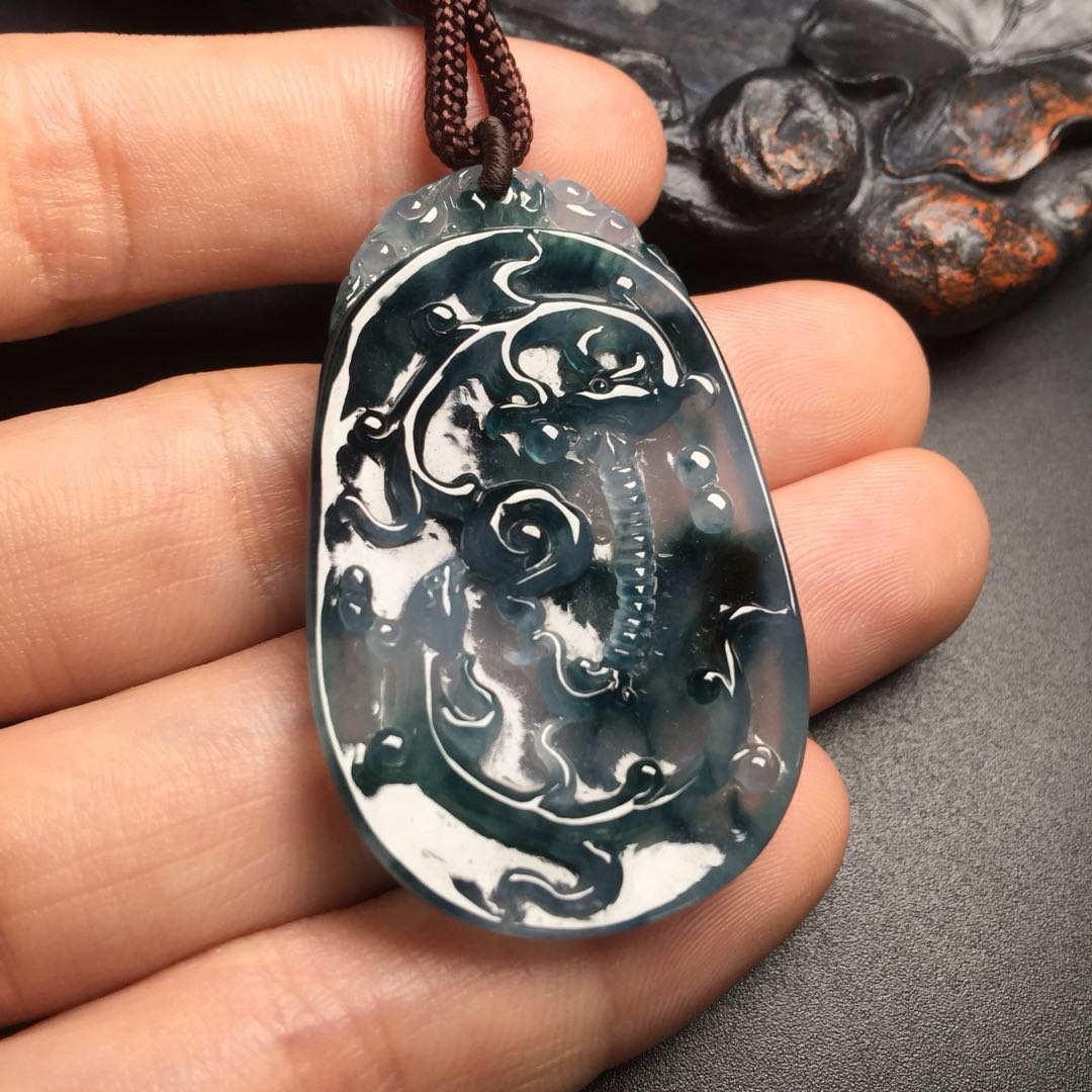 【80475】翡翠冰种飘蓝复古龙凤牌