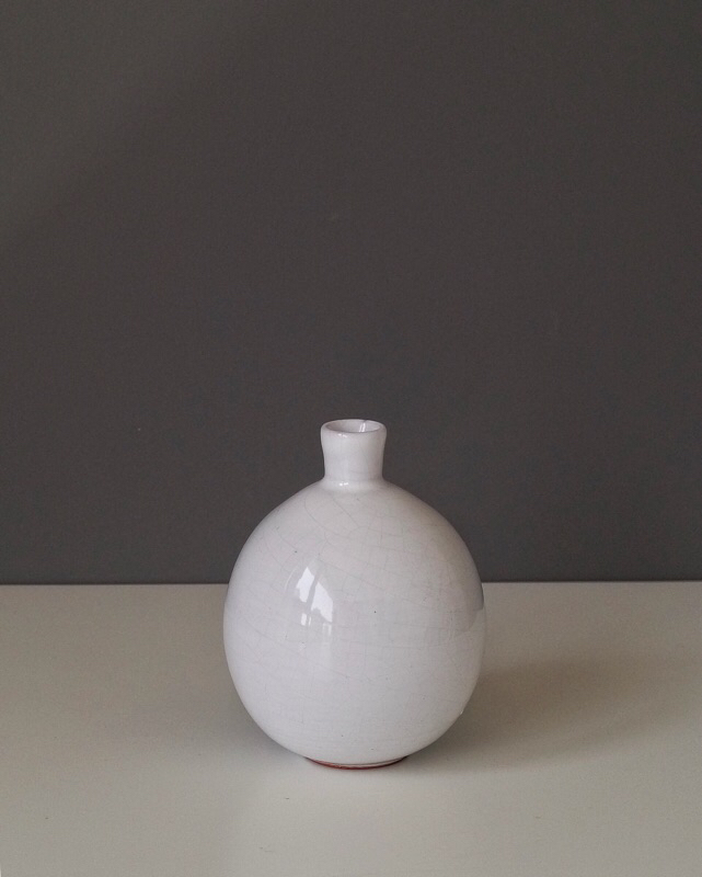 德国70年代裂纹釉白瓷小瓶