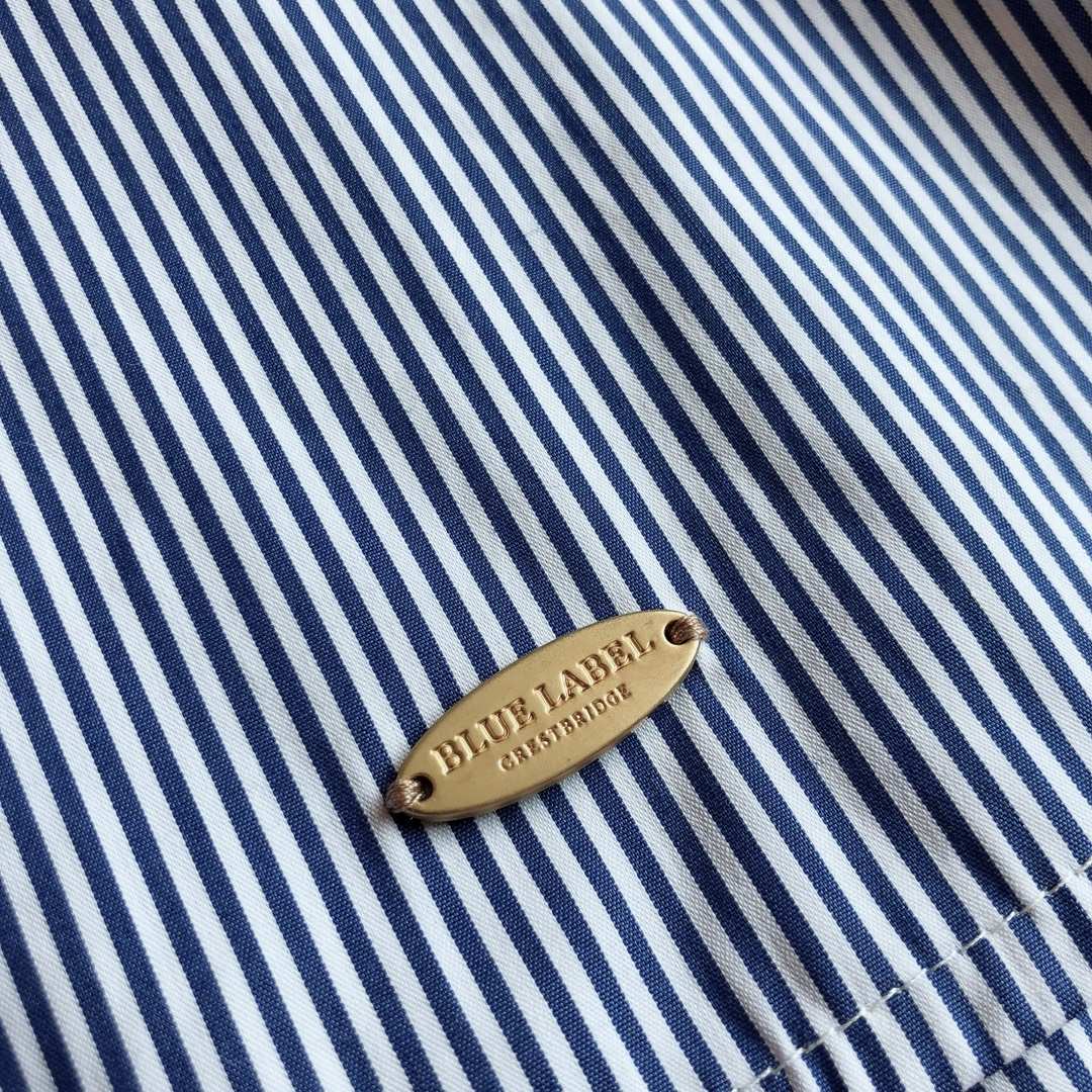 巴宝莉蓝标条纹上衣