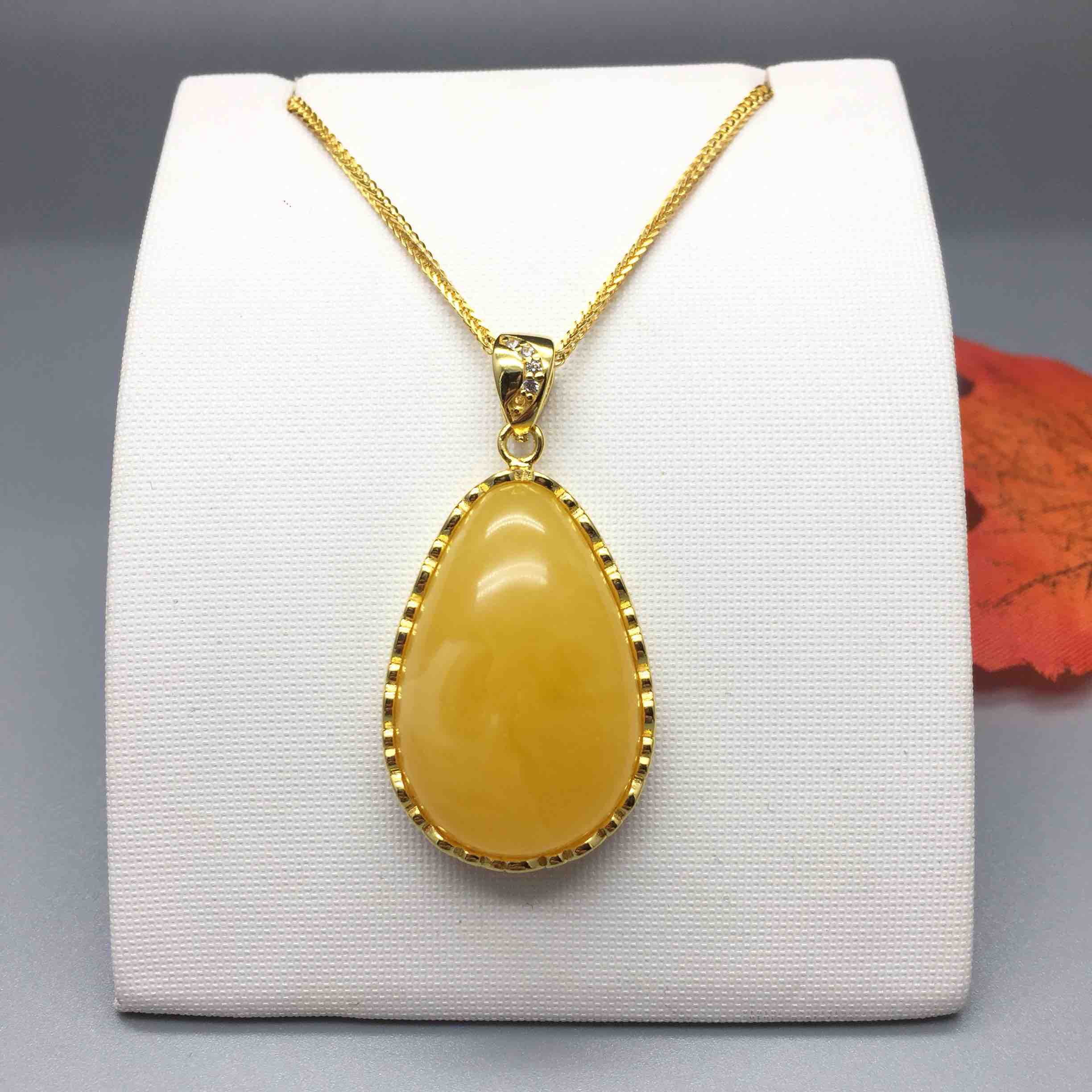 925银镀金镶嵌原矿蜡随形吊坠.欧式简洁大方款式,尺寸明细如图,克重7.