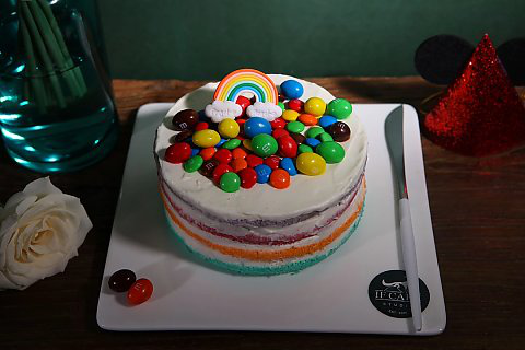 彩虹裸蛋糕