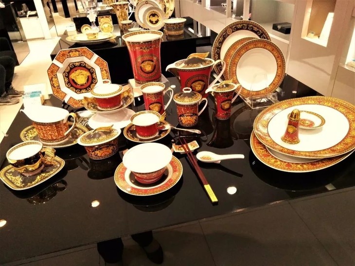 皇家御用指定餐具品牌€€€€卢臣泰