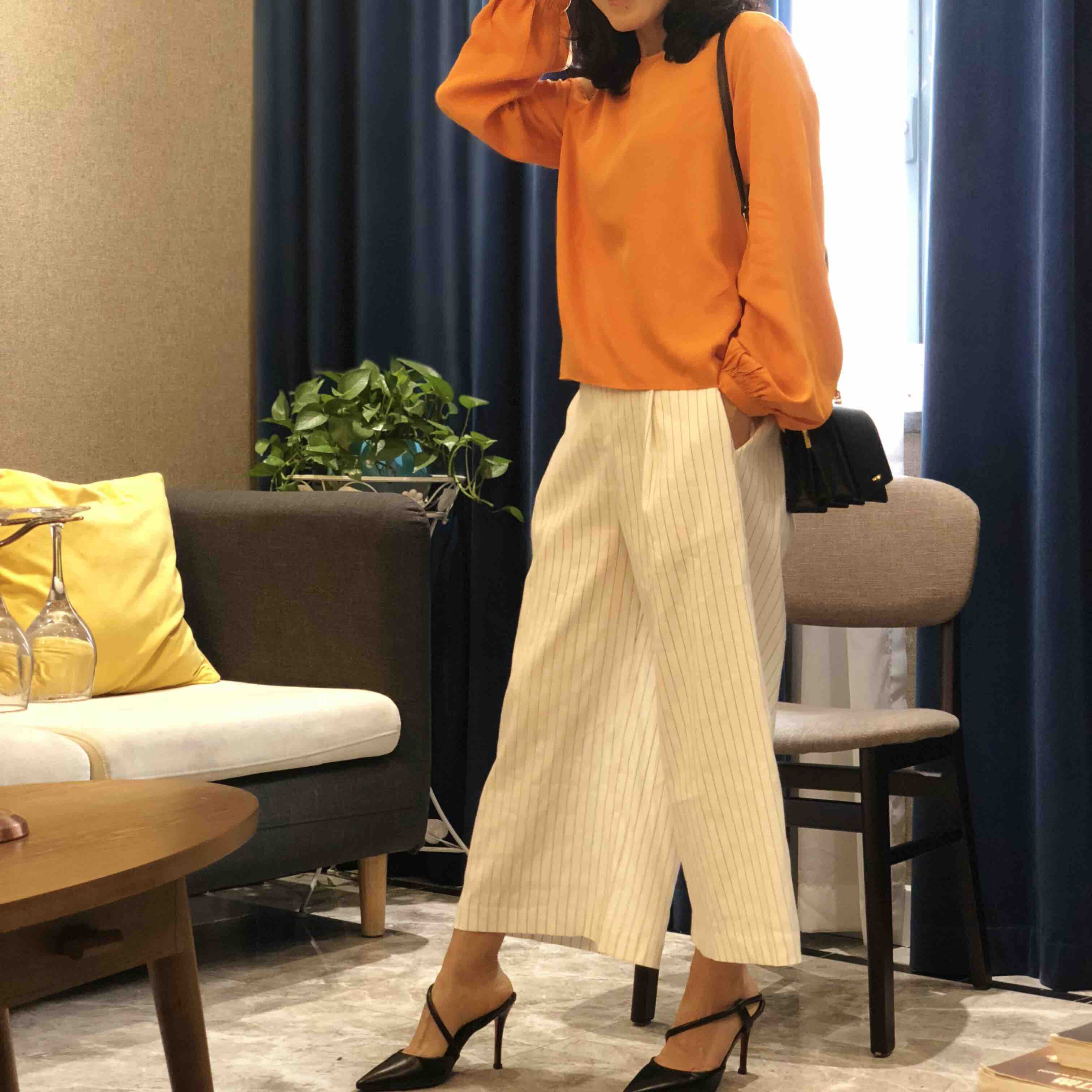 设计师优选——橘黄色上衣