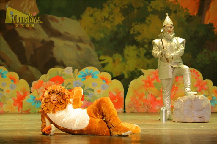 dramakids艺术剧团经典童话歌舞剧《绿野仙踪奇妙翡翠国》 ——"稻草