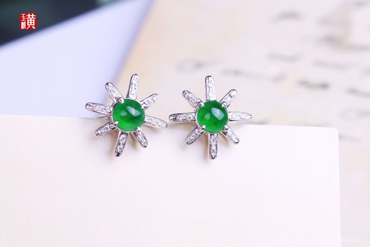 简约大气款【花开盛夏】翡翠耳钉 18k金镶嵌钻石|总重:1.75g