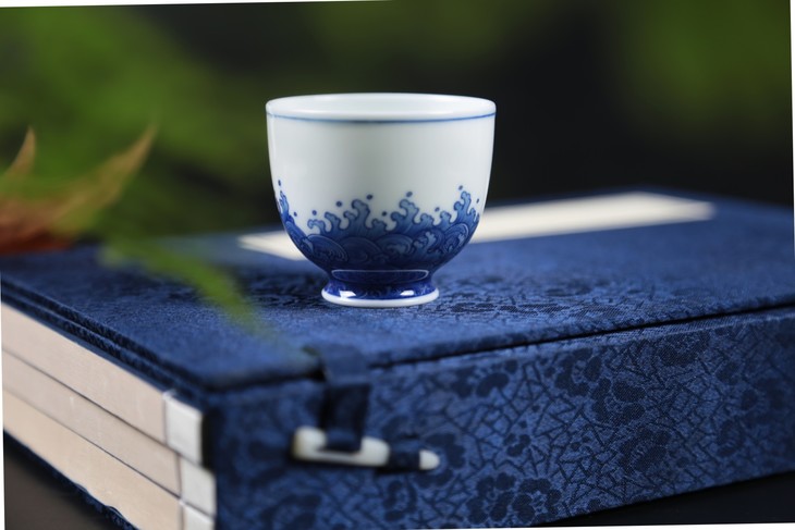 水纹青花瓷主人杯 白瓷品茗杯