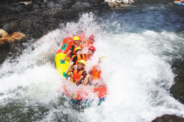 德阳什邡市红峡谷漂流,尖叫刺激,凉爽,打水仗,一起去漂流!