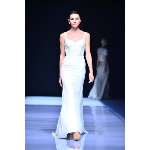 臻白珠饰美背晚礼服 商品图1