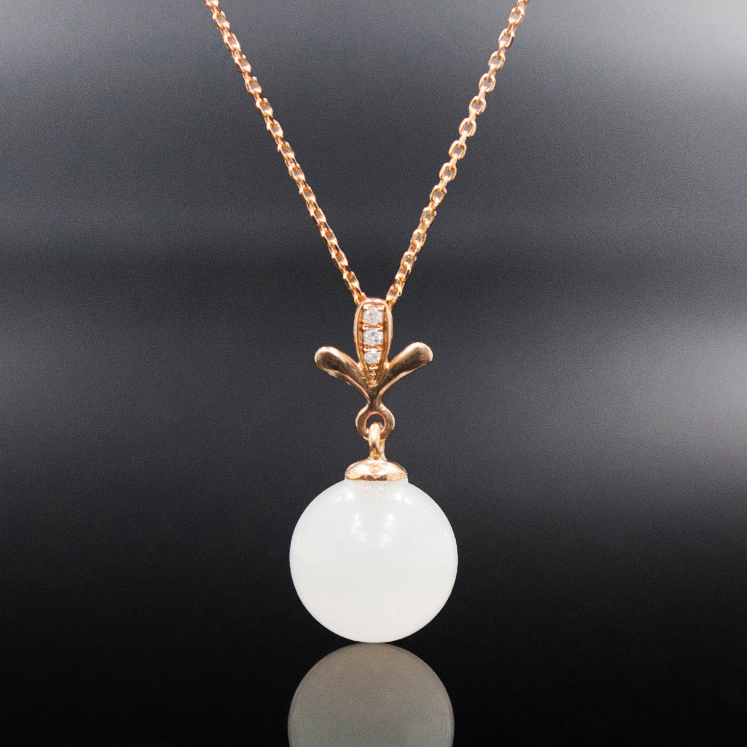 18K玫瑰金和田玉（白玉）镶钻玉珠吊坠--三叶草 /玉珠10mm