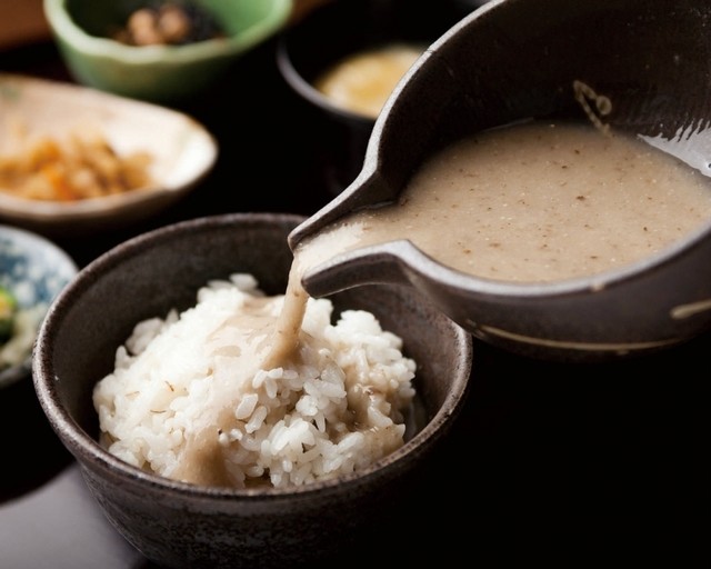 绚彩时蔬配玉米白玉团子汤 和果子:黄豆粉蕨饼 和果子,其实泛指日式糕