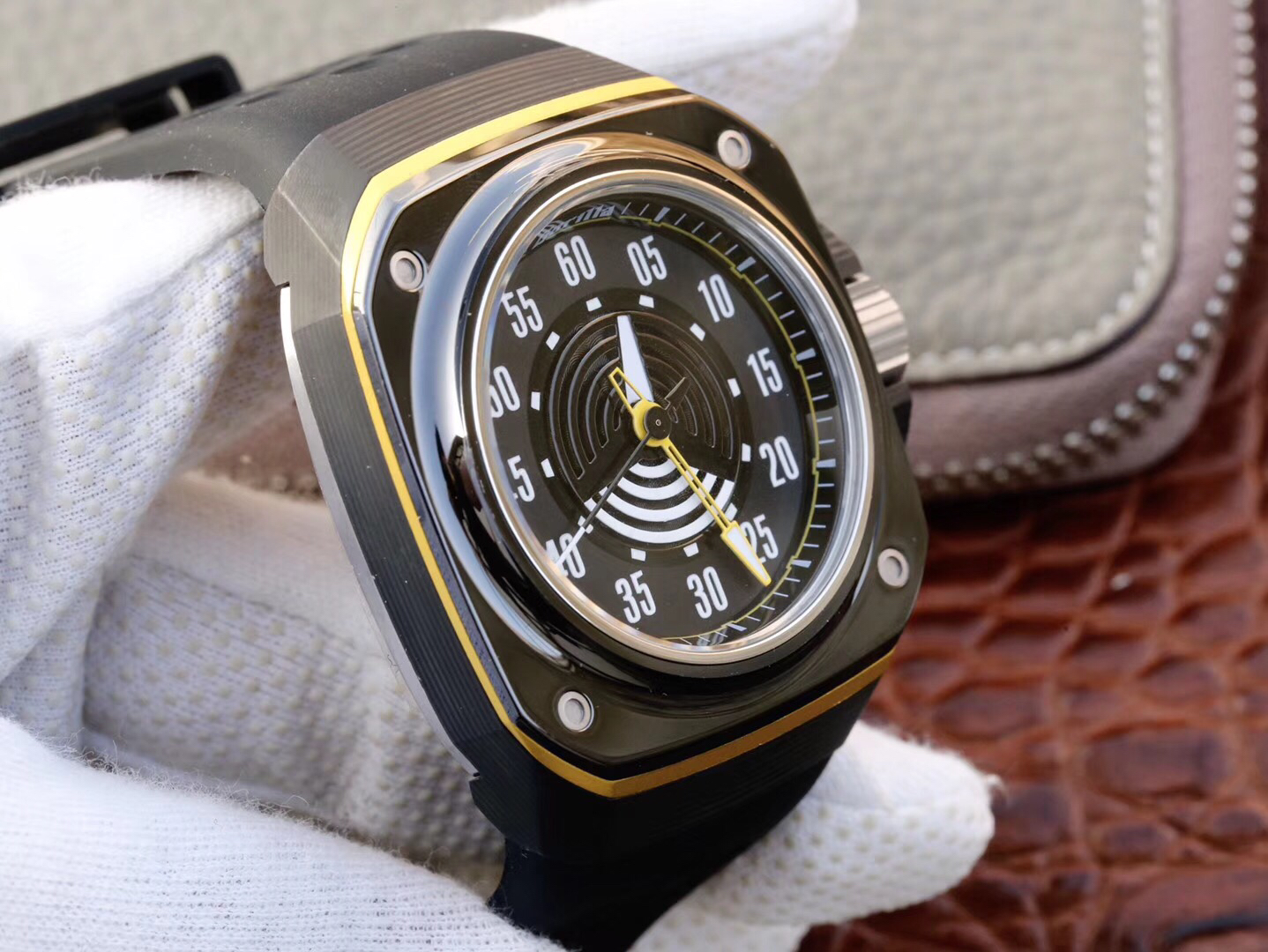 爱彼gorilla大猩猩腕表劳力士经典"耗式表壳"和爱彼皇家橡树 "八角