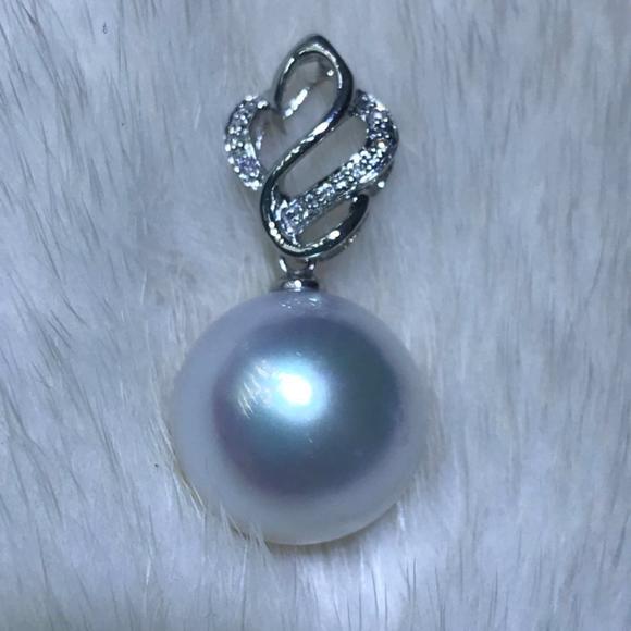 14-15mm澳白珍珠18K金伴钻吊坠